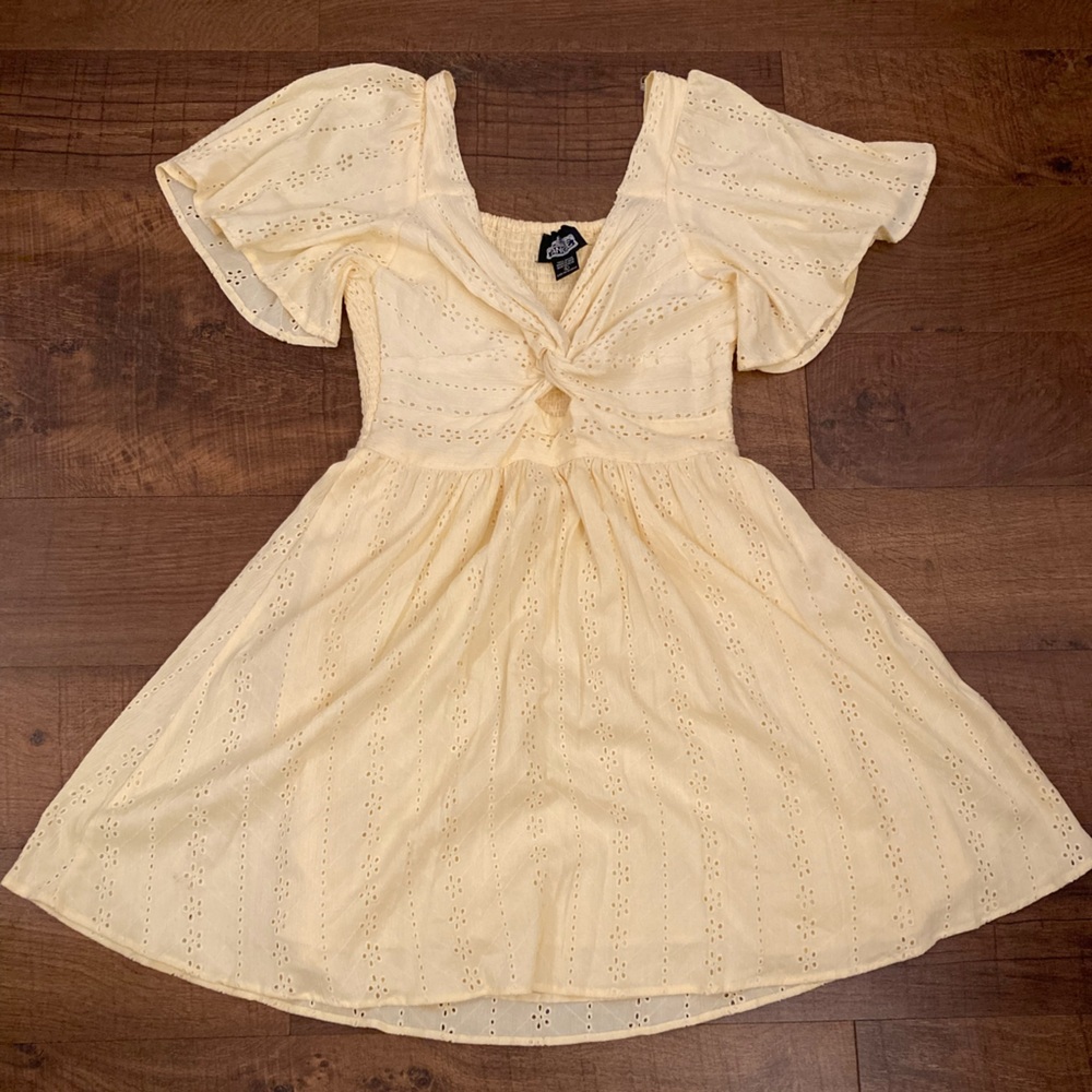 Angie Butter Yellow Eyelet Lined Mini Dress Flutter Sleeve Keyhole Smocked Large
